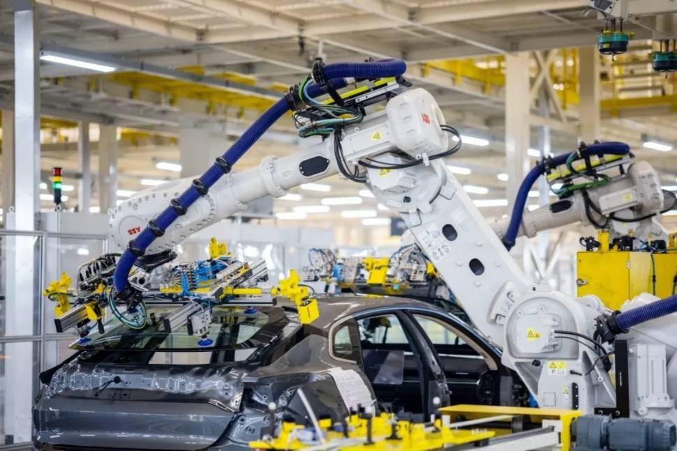 極氪001閃電交付，首個(gè)完整月交付量突破2000臺(tái)，智能電動(dòng)市場(chǎng)迎來強(qiáng)勁新秀